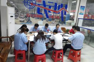 廣州鈑金成形加工廠【恒宇泰金屬】每天下午5點進行生產(chǎn)統(tǒng)籌會議