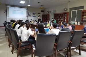 不銹鋼鈑金外殼加工廠家，客戶過來交流學(xué)習(xí)【恒宇泰金屬】