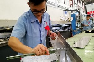鈑金機(jī)箱外殼加工廠家，【恒宇泰金屬】3人專(zhuān)檢品質(zhì)管理團(tuán)隊(duì)