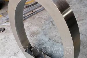 一種用于清理不銹鋼加工裝飾板的簡(jiǎn)便方法