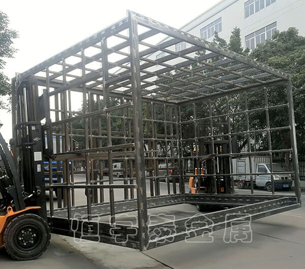 如何最大限度地降低鈑金加工過程中的安全風(fēng)險(xiǎn)