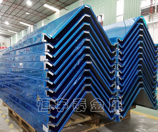 對鈑金加工過程中的特性進行了深入分析