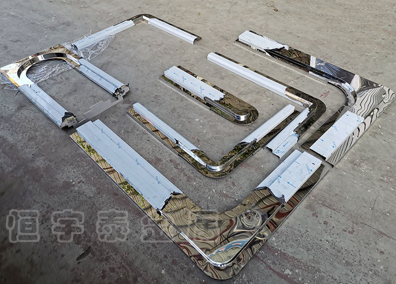 在加工不銹鋼鏡面板時(shí)出現(xiàn)劃痕 應(yīng)如何進(jìn)行處理