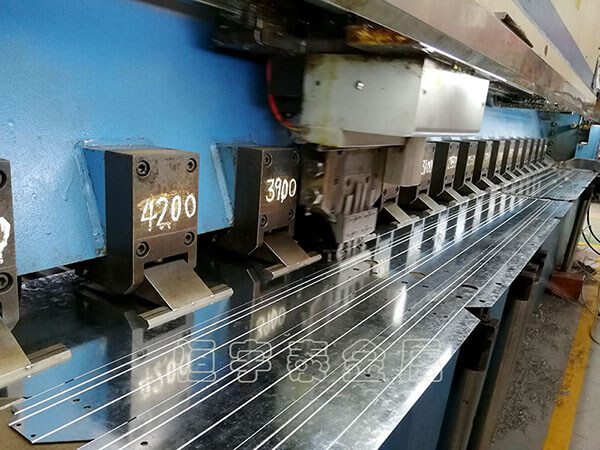 鈑金加工過程中需要使用哪些類型的工具