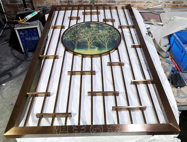 加工鏡面不銹鋼板時(shí)我們需要考慮哪些因素